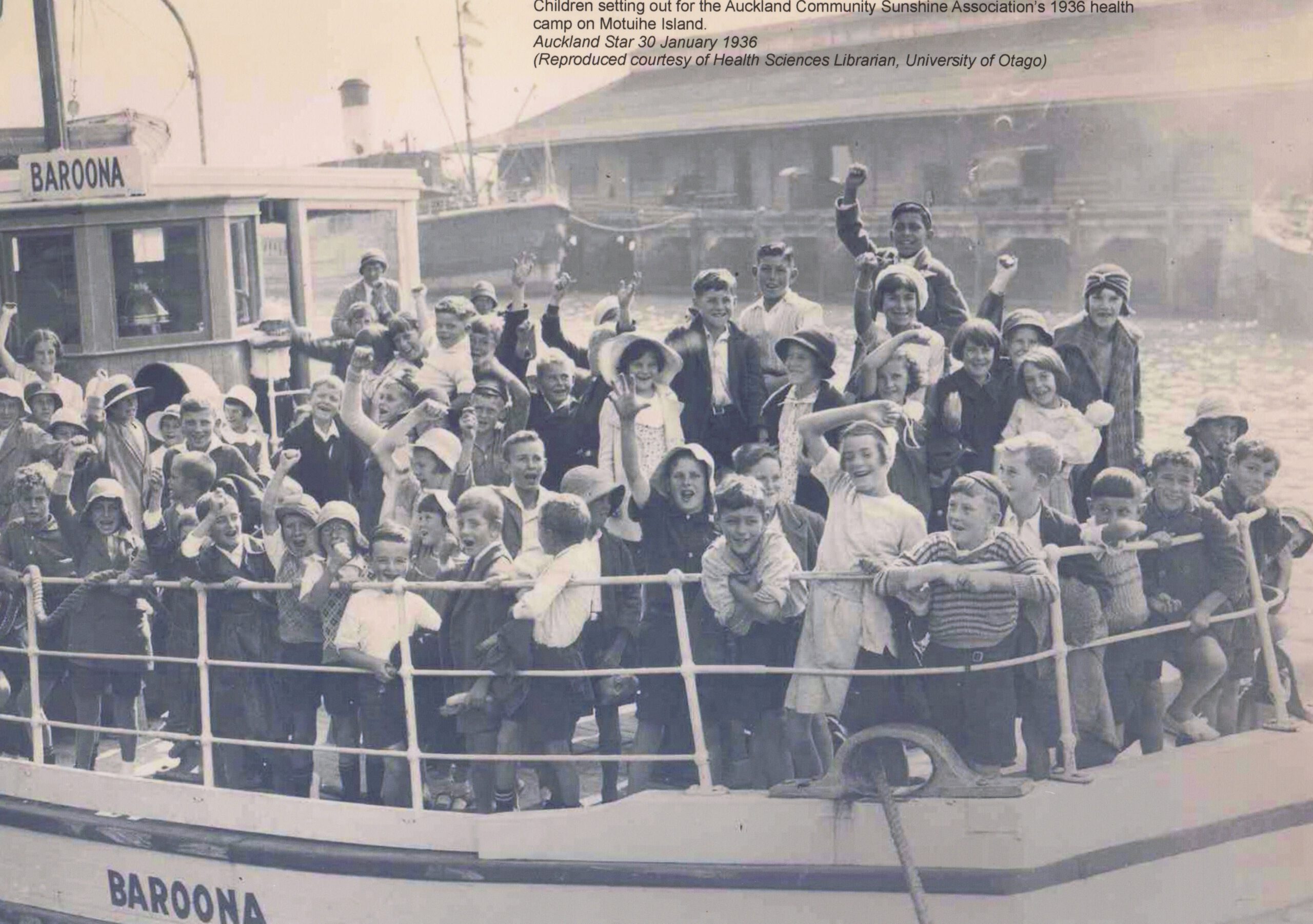 Baroona pulling away from the Auckland wharves