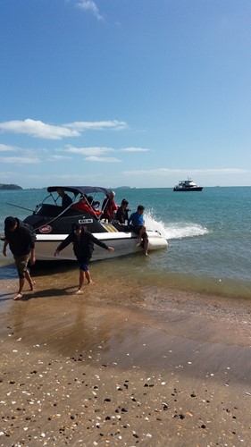 Volunteers land from Dreamweaver tender