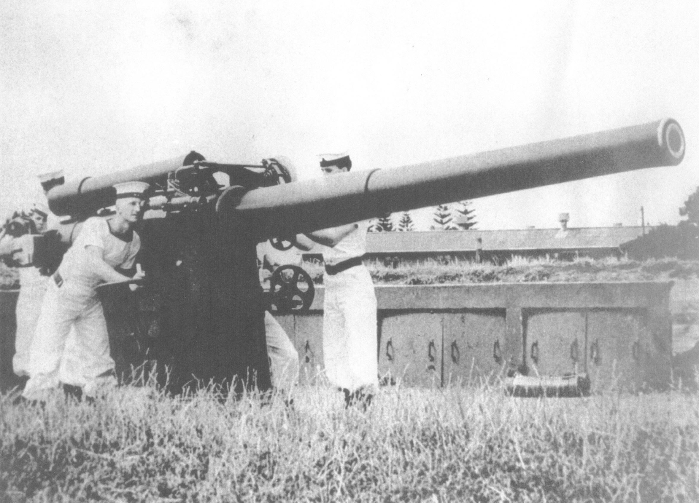 Four inch gun on Motuihe during WWII