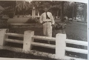 Von Luckner in Tahiti during his 1937/38 tour with one of the guns from Seeadler